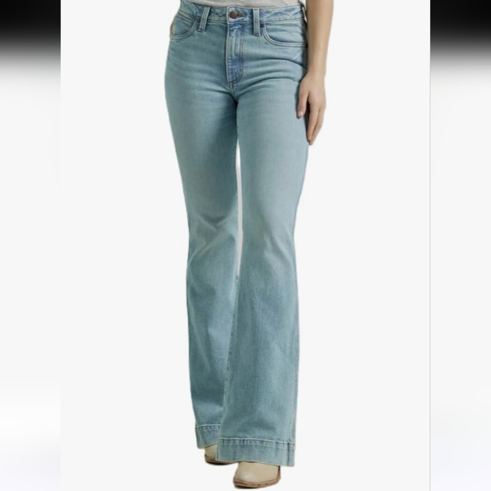 NWOT Light Blue High-Rise Flare  Wrangler Jeans -